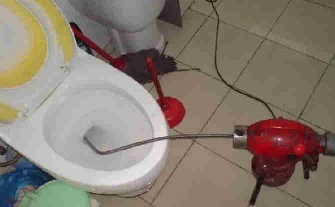 光泽马桶通下水
